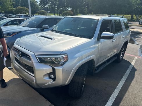Used 2021 Toyota 4Runner TRD Off-Road AWD/4WD image 2
