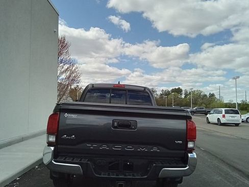 Used 2019 Toyota Tacoma SR5 AWD/4WD image 3