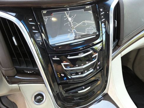 Used 2017 Cadillac Escalade Luxury AWD/4WD image 60