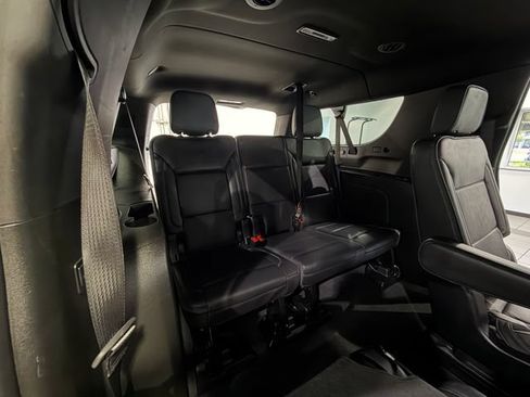 Used 2025 GMC Yukon XL Denali AWD/4WD image 15