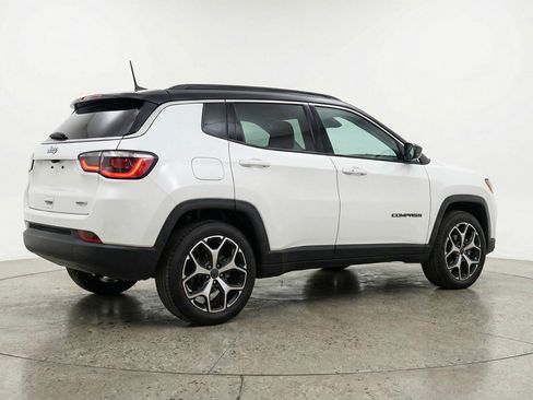 Used 2025 Jeep Compass Limited image 9