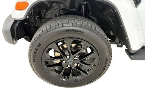 Used 2024 Jeep Wrangler Unlimited Sahara w/ Technology Group AWD/4WD image 9