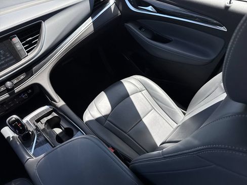 Used 2019 Buick Enclave Essence FWD image 27