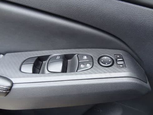 Used 2025 Nissan Altima 2.5 SV FWD image 14