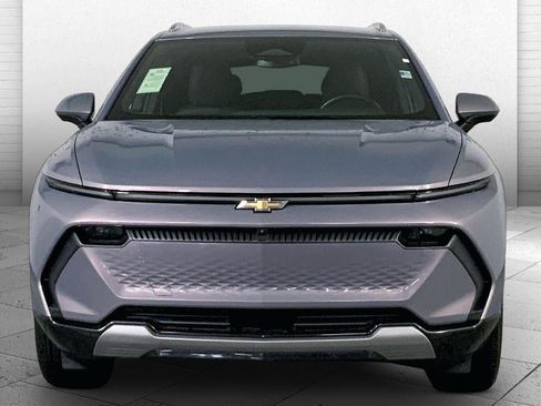 Used 2025 Chevrolet Equinox EV LT w/ Convenience Package AWD/4WD image 2