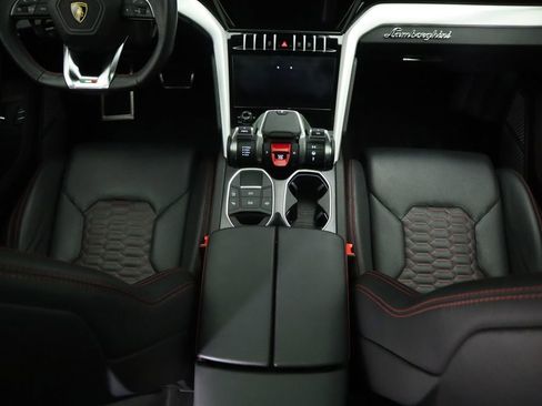 Used 2021 Lamborghini Urus image 17