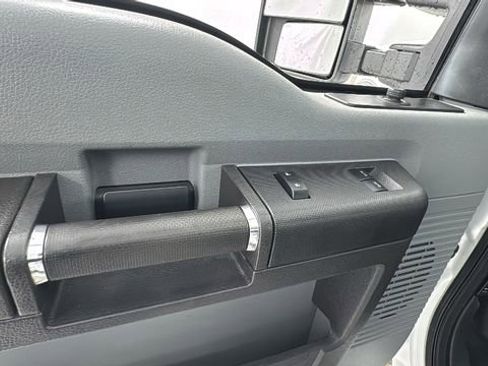 Used 2015 Ford F250 XL w/ Power Equipment Group AWD/4WD image 17