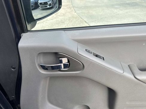 Used 2016 Nissan Frontier SV image 14