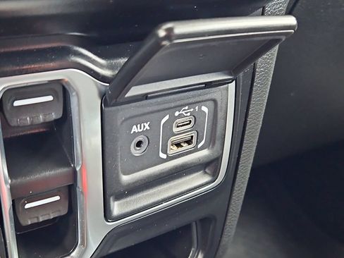 Used 2023 Jeep Wrangler Unlimited Sahara w/ Cold Weather Group AWD/4WD image 18