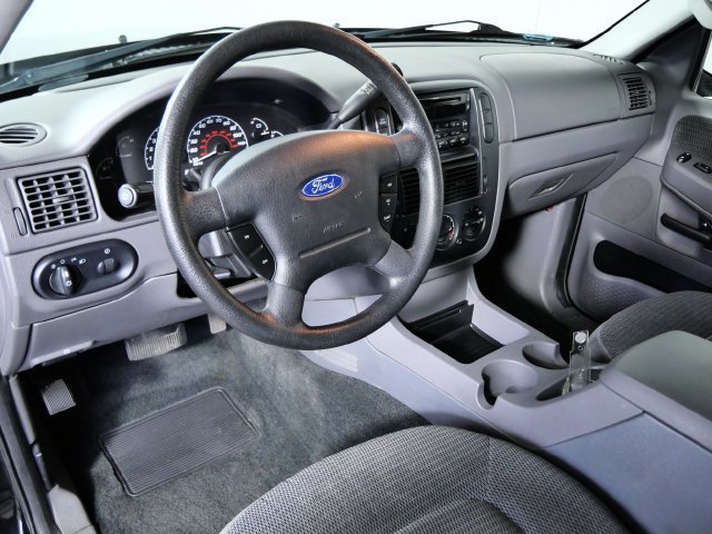Used 2002 Ford Explorer XLT AWD/4WD image 3