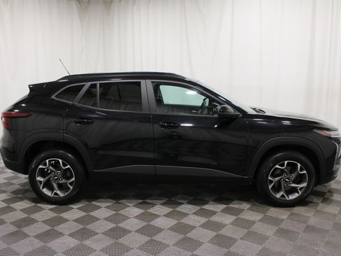 Used 2024 Chevrolet Trax LT w/ Driver Confidence Package FWD image 28