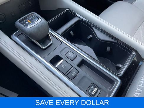 Used 2022 Nissan Pathfinder Platinum w/ Lighting Package (N93) FWD image 17