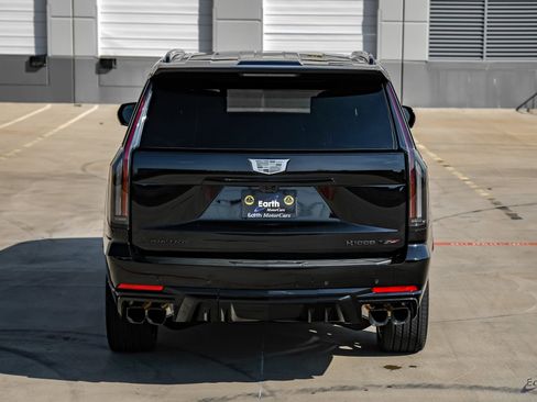 Used 2025 Cadillac Escalade V image 10