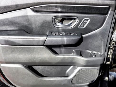 Used 2025 Honda Pilot Black Edition image 10