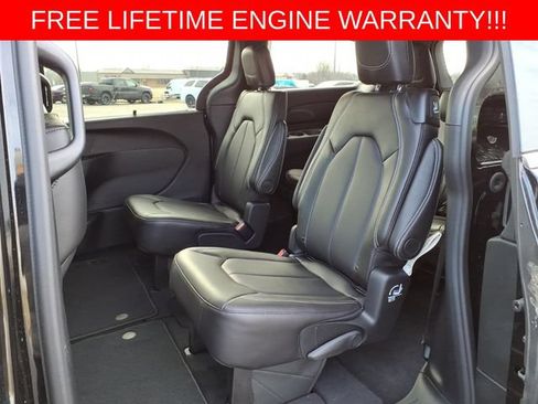 New 2026 Chrysler Pacifica Select FWD image 26