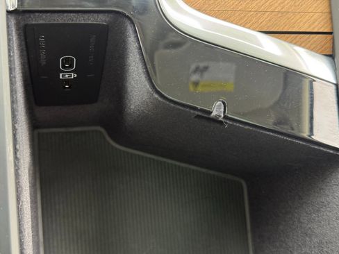 Used 2023 Volvo XC90 B6 Plus w/ Protection Package Premier image 32