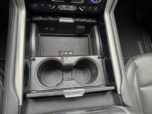 Used 2023 GMC Yukon Denali image 33