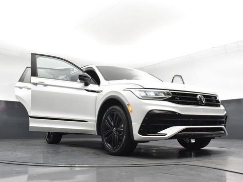 Used 2022 Volkswagen Tiguan SE R-Line AWD/4WD image 35