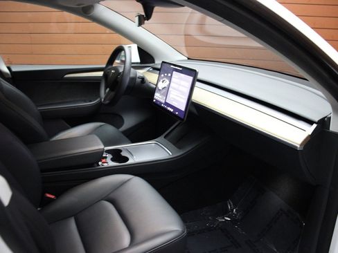 Used 2023 Tesla Model Y Long Range image 30