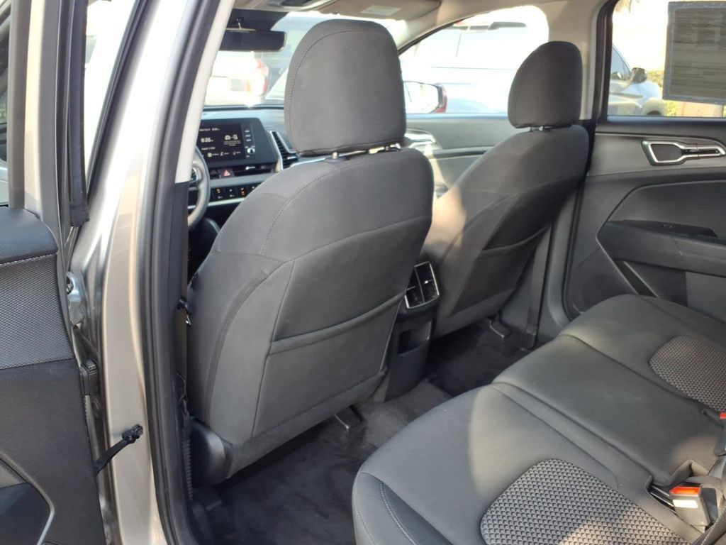 Used 2025 Kia Sportage LX AWD/4WD image 23