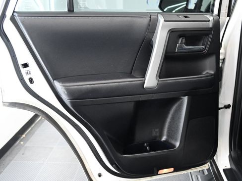 Used 2018 Toyota 4Runner SR5 Premium image 36