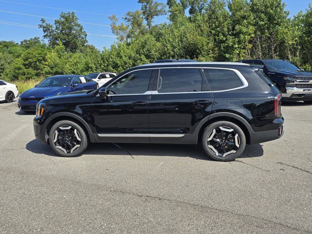 Used 2024 Kia Telluride EX w/ EX Captain's Chair Package FWD image 12