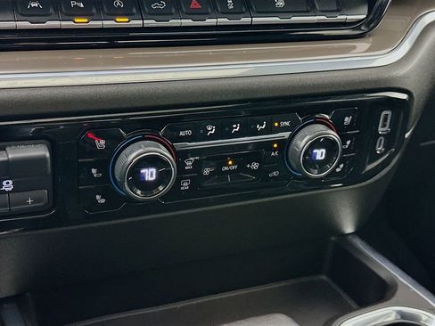 Used 2022 Chevrolet Silverado 1500 High Country w/ High Country Premium Package AWD/4WD image 18