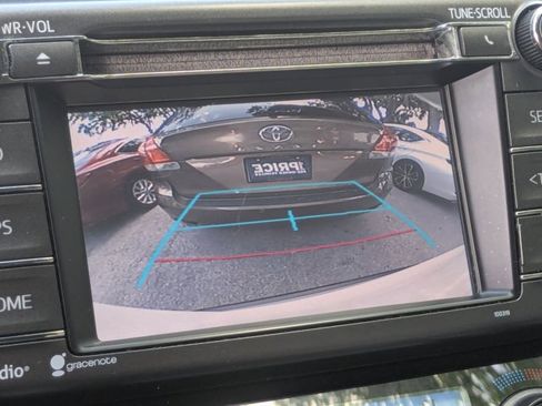 Used 2015 Toyota RAV4 Limited w/ Technology Package image 7