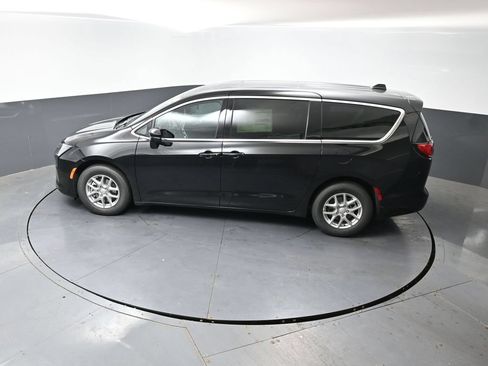 New 2027 Chrysler Pacifica Select FWD image 36