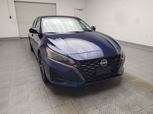 Used 2024 Nissan Altima 2.5 SR w/ SR Premium Package FWD image 14