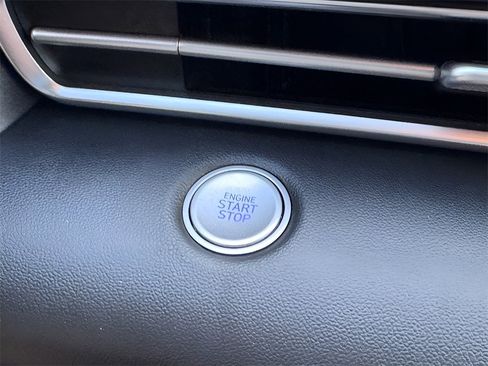 Used 2023 Hyundai Elantra SEL image 18