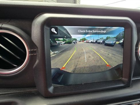 Used 2020 Jeep Gladiator Overland AWD/4WD image 18