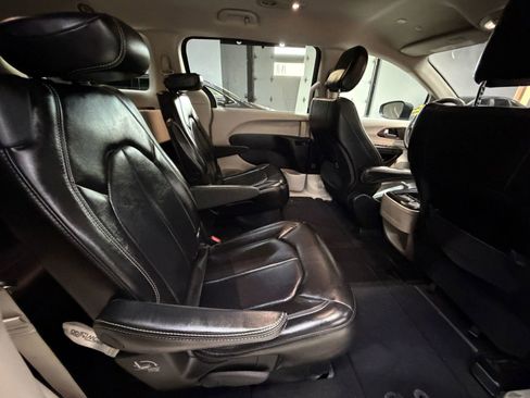 Used 2021 Chrysler Voyager Lxi image 24