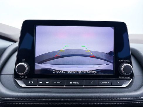 Used 2023 Nissan Rogue SV FWD image 4