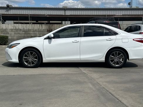 Used 2015 Toyota Camry SE FWD image 6