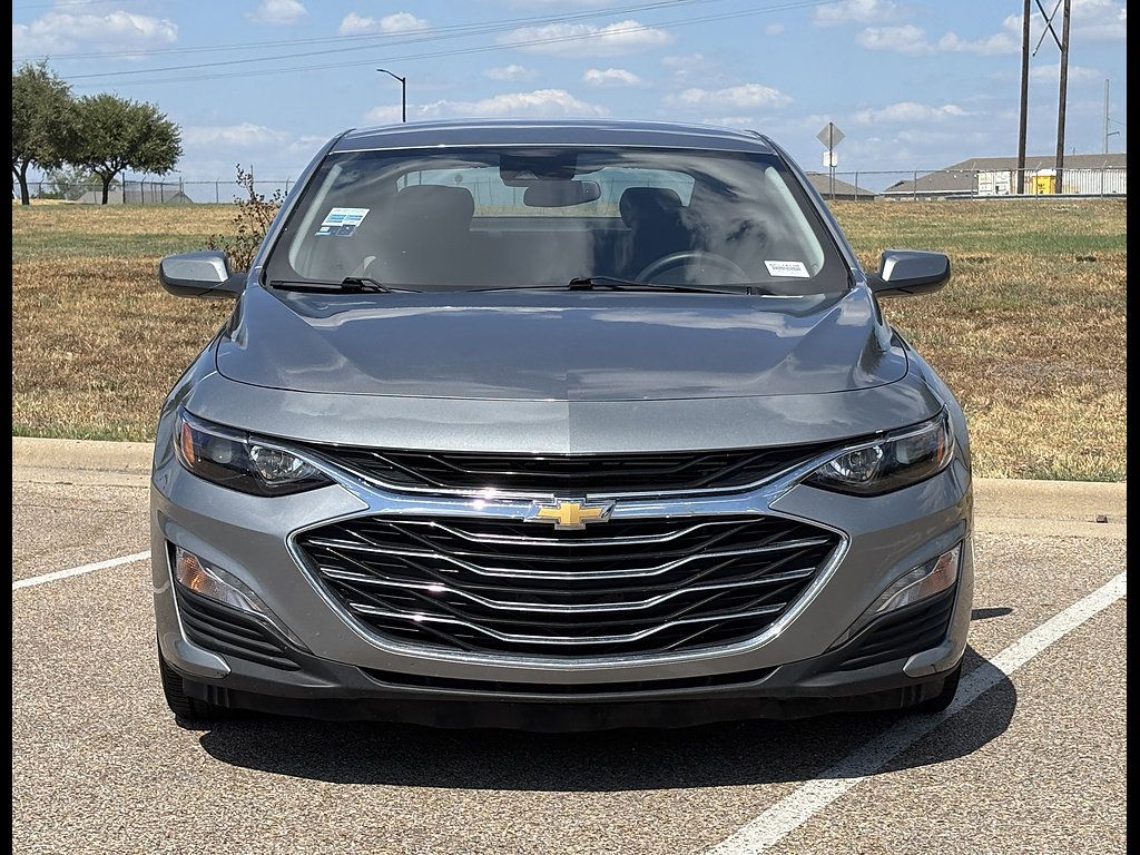 Used 2025 Chevrolet Malibu LT FWD image 3