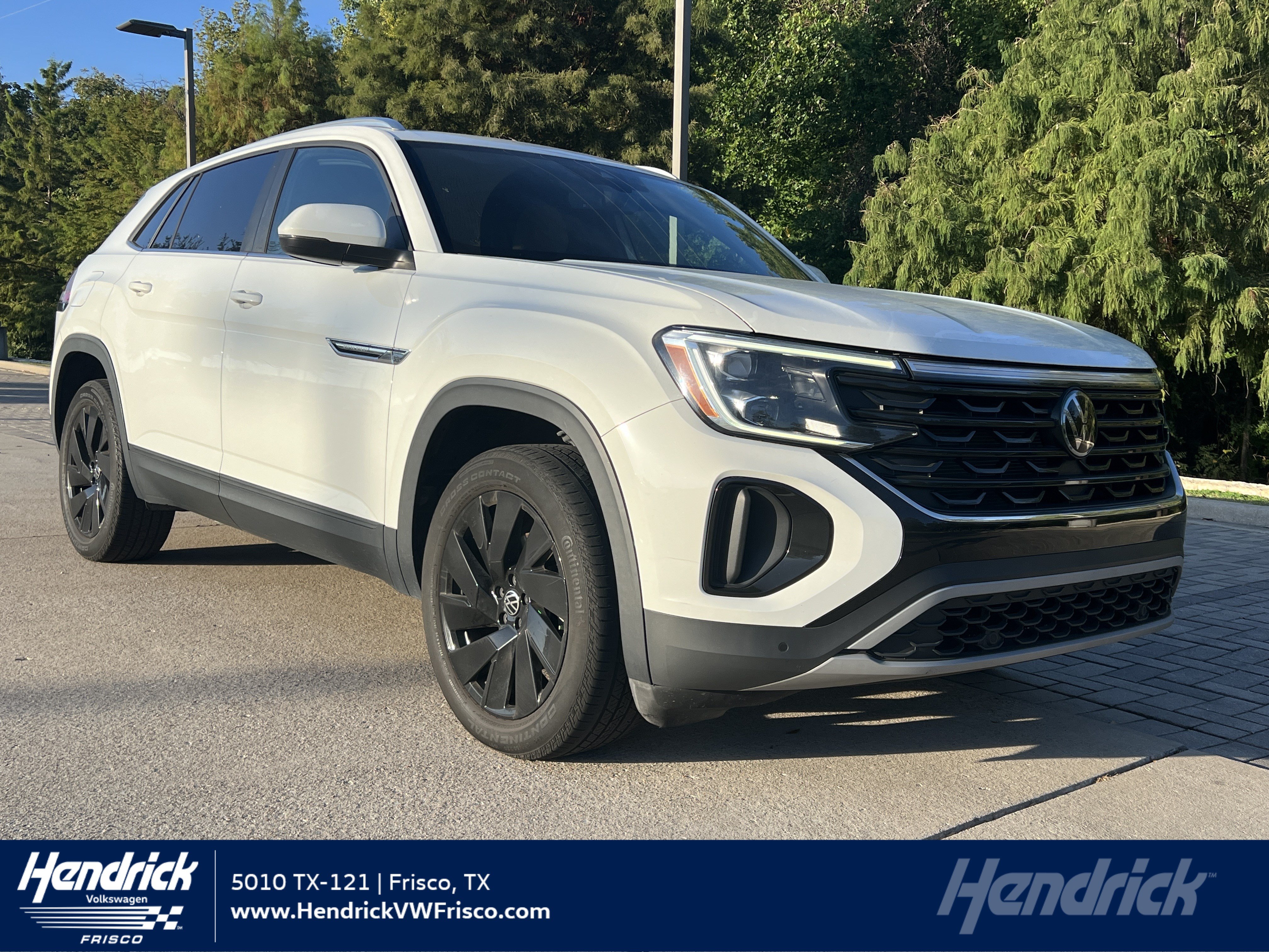 Used 2024 Volkswagen Atlas Cross Sport SE w/ Panoramic Sunroof Package FWD image 1