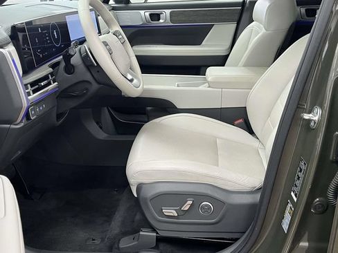 Certified 2025 Hyundai Santa Fe Limited FWD image 13