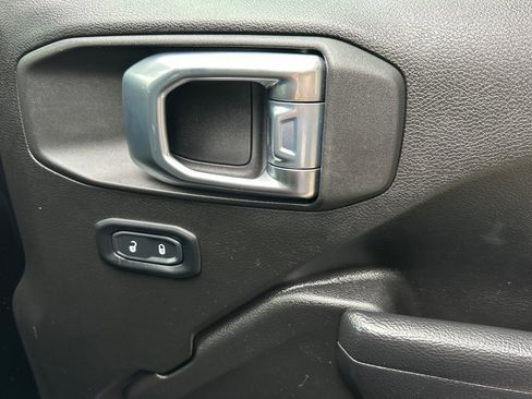 Used 2022 Jeep Wrangler Unlimited Rubicon w/ LED Lighting Group image 22