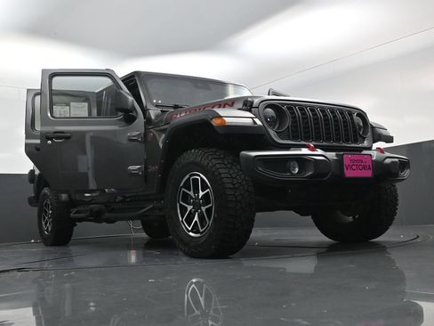 Used 2024 Jeep Gladiator Rubicon w/ Convenience Group AWD/4WD image 25