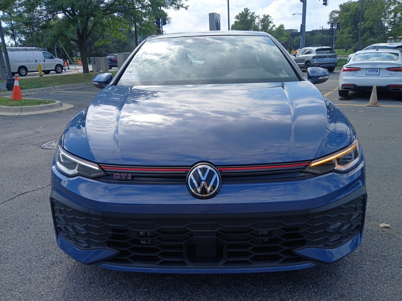 Used 2025 Volkswagen GTI SE FWD image 27