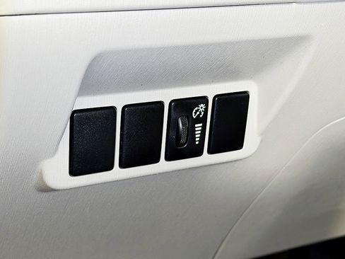 Used 2012 Toyota Prius V Three image 18