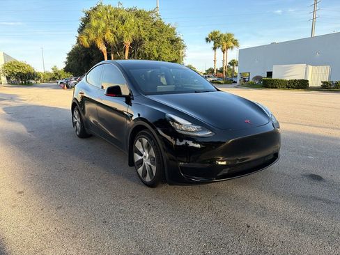 Used 2021 Tesla Model Y Long Range AWD/4WD image 7