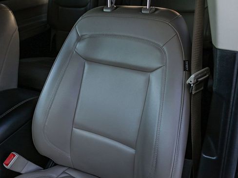 Used 2023 Ford Explorer XLT w/ Equipment Group 202A RWD image 31