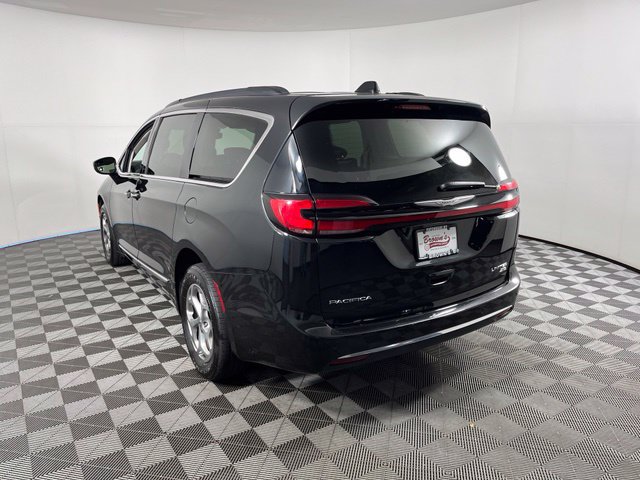 Used 2023 Chrysler Pacifica Limited AWD/4WD image 5