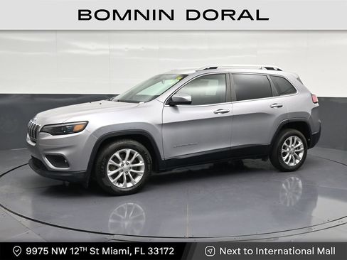 Used 2019 Jeep Cherokee Latitude w/ Popular Appearance Group FWD image 1
