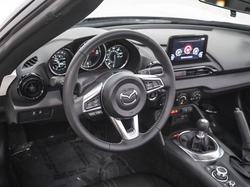 Used 2023 MAZDA MX-5 Miata Club w/ Appearance Package RWD image 16