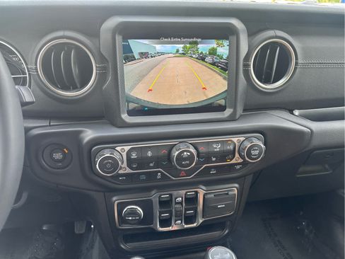 Used 2023 Jeep Wrangler Unlimited Sahara w/ Cold Weather Group AWD/4WD image 22