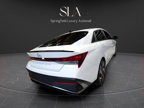 Used 2025 Hyundai Elantra Sport image 4