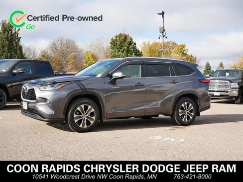 Used 2020 Toyota Highlander XLE image 1